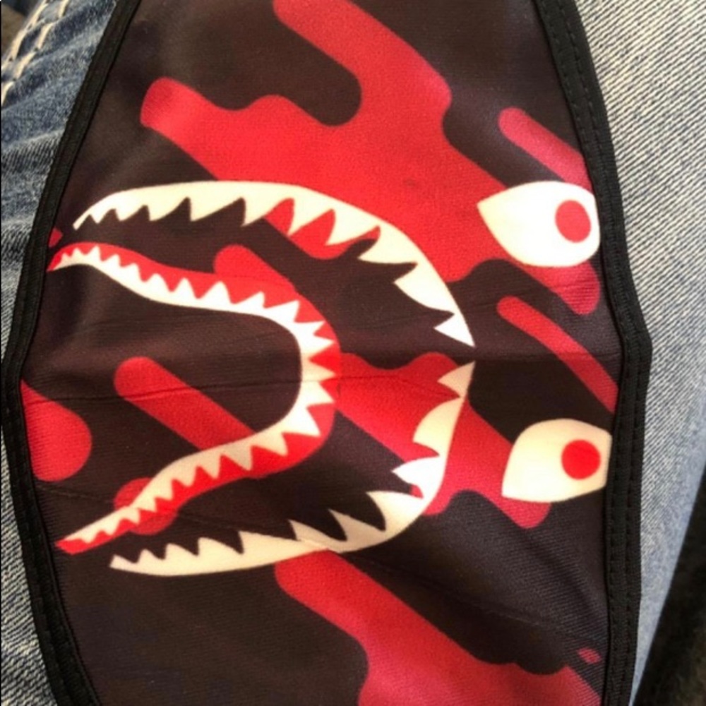 Red Bape Mask - Picture 3 of 3